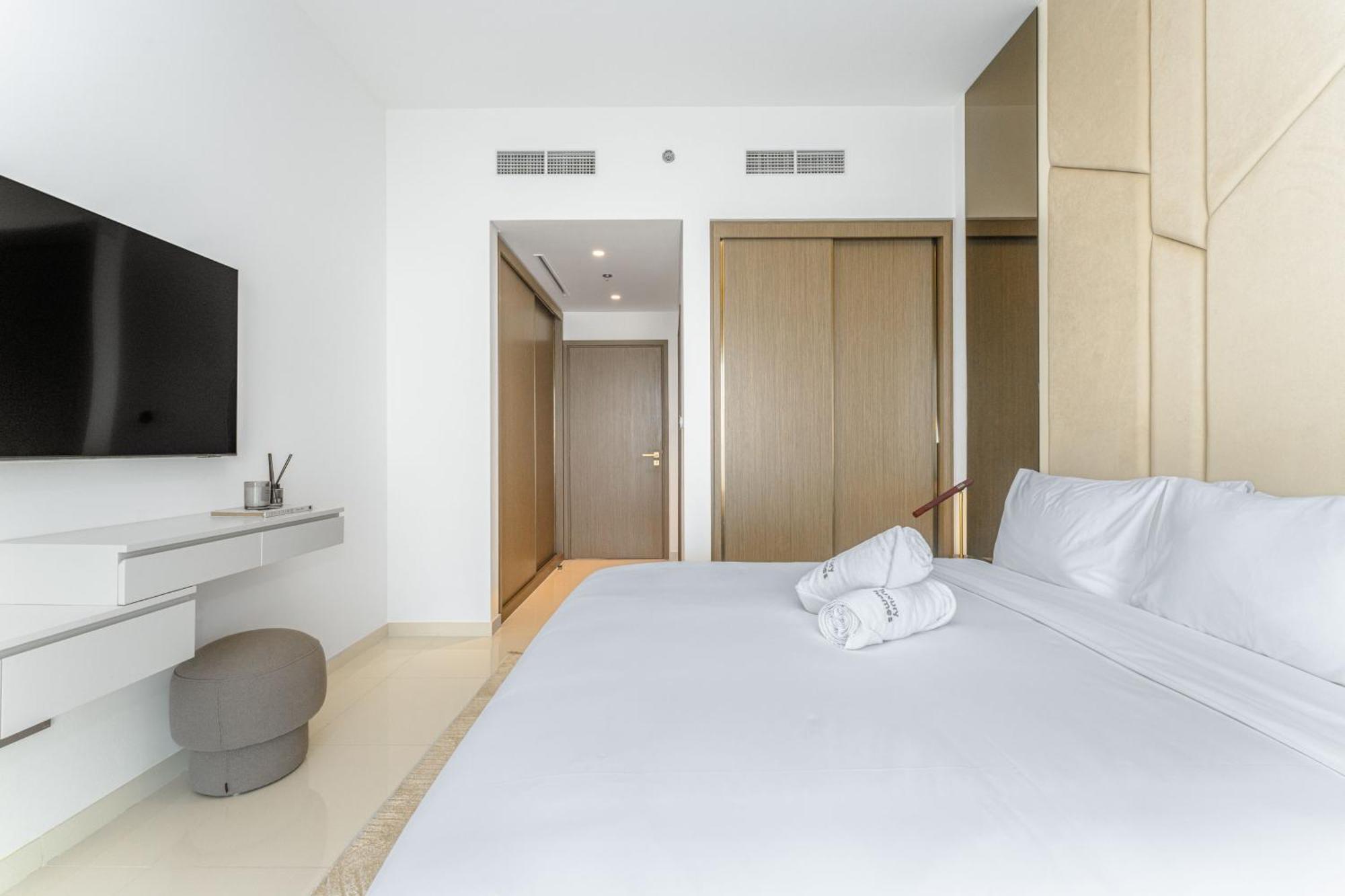 Seafront 3br With Maid's - Grand Bleu By Elie Saab Apartment *